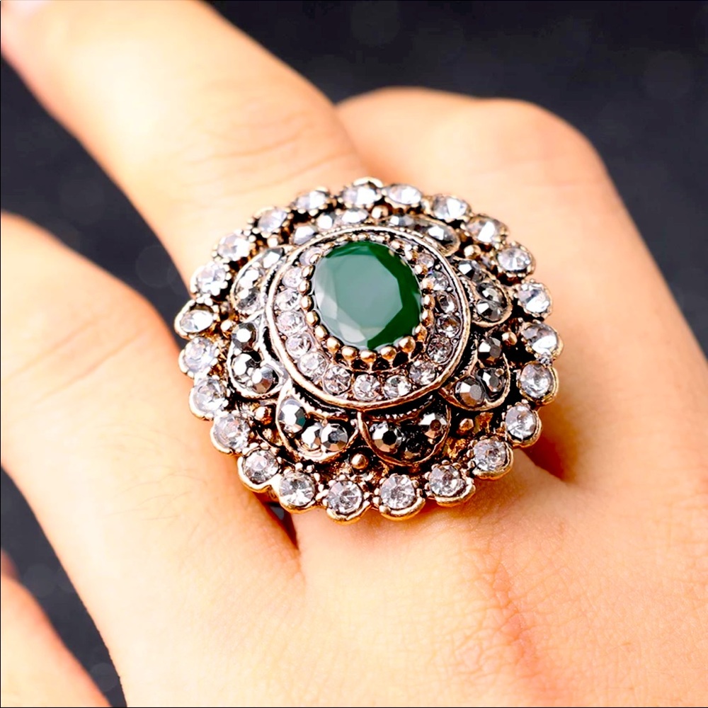 🌿BOHO/Tibetan Green Crystal Round Flower Ring🌿